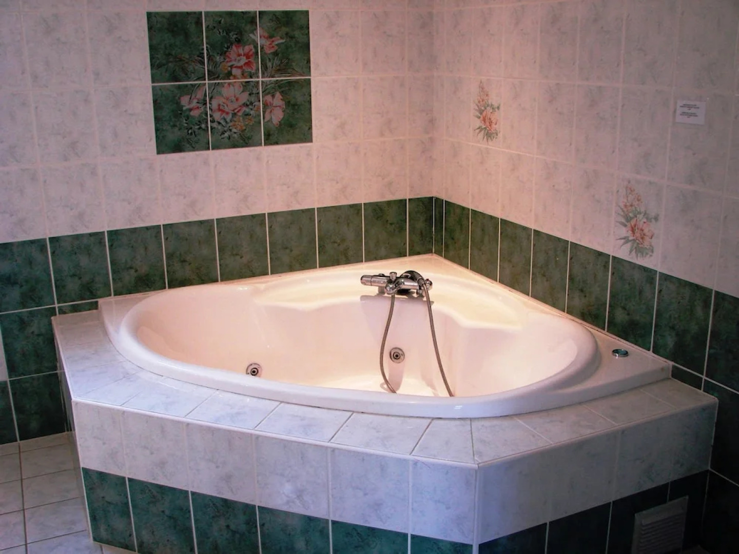 Detached Spacious Villa With Private Heated Pool, 15 km From the Gorges du Verdon