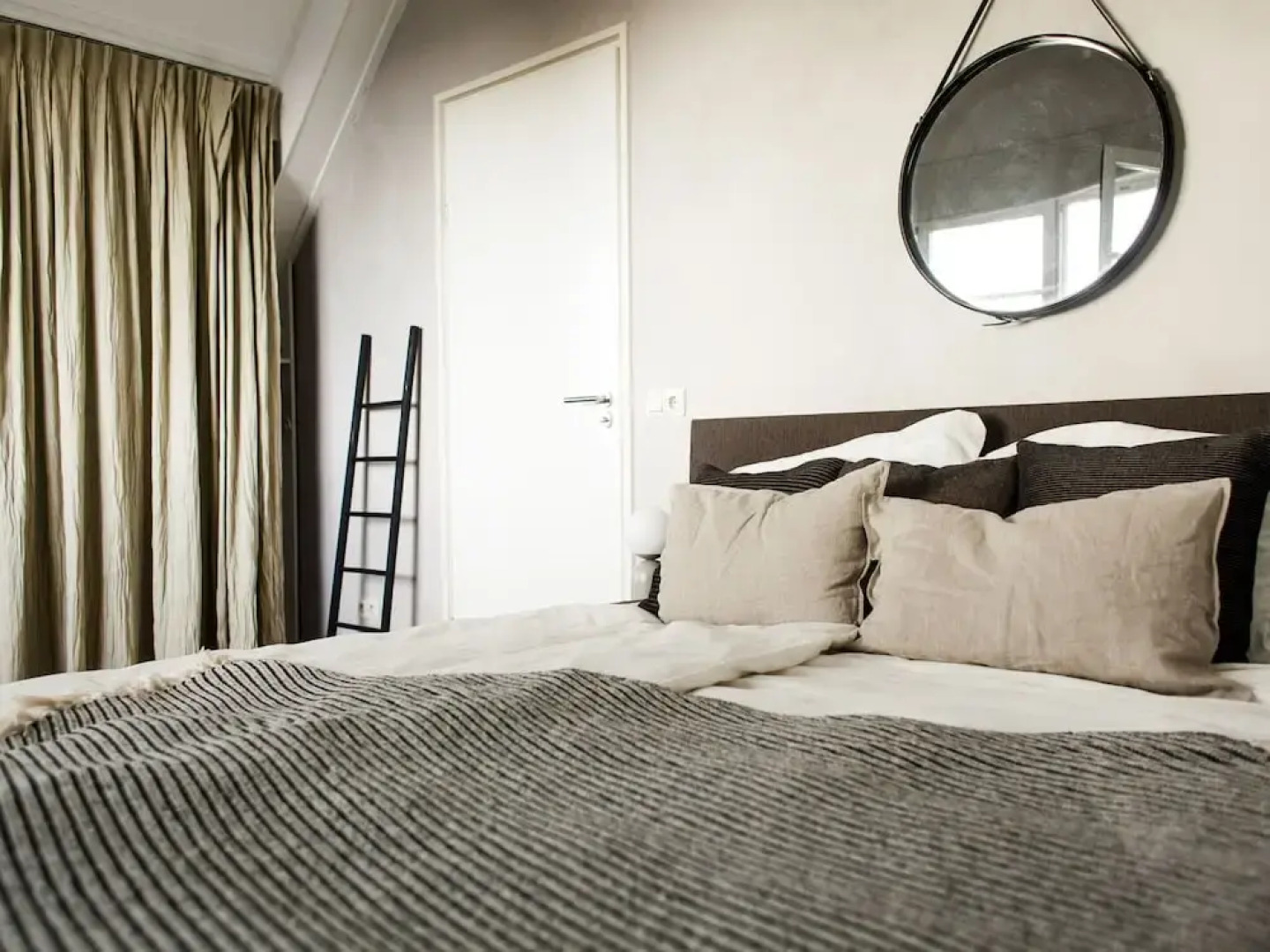 Thatched Villa by Ijsselmeer