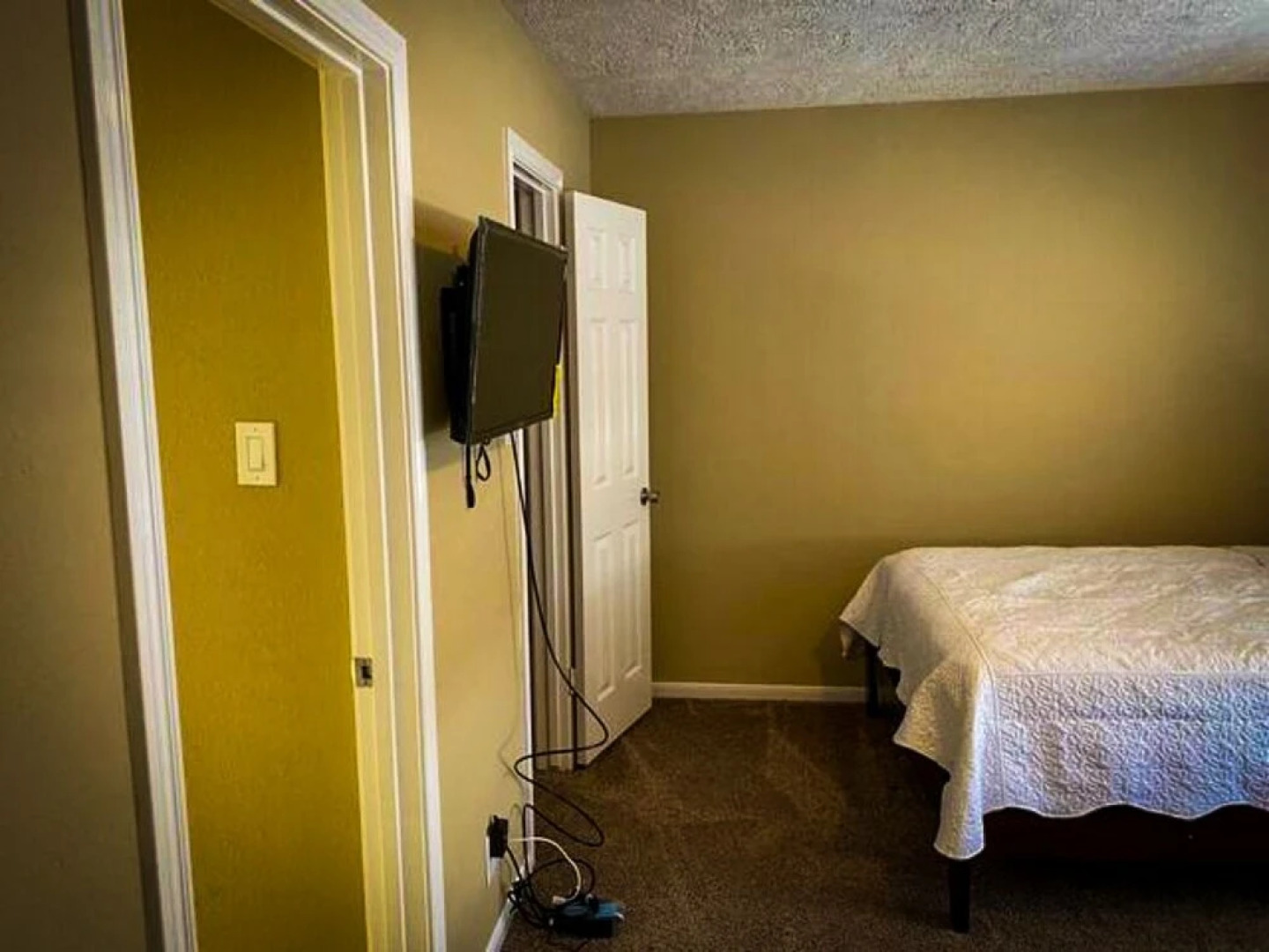 4Bdrm 3.5Bath 8Beds - Pool House