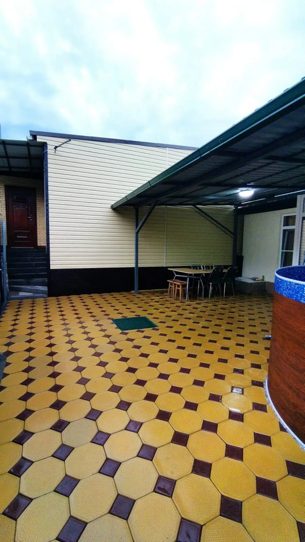 Семейный дом у подножия горы Медовая