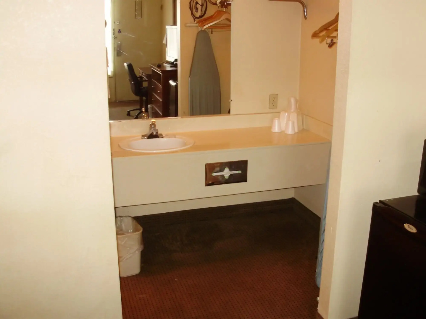 Trade Winds Central Inn