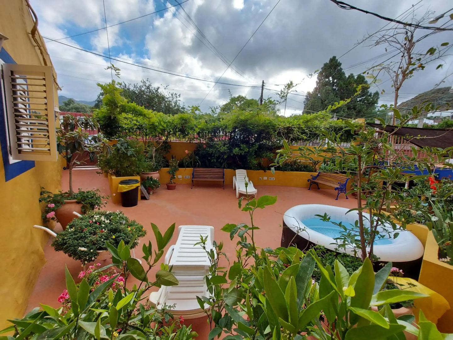 Casa Maestro Lelo – Acogedora Casa Rural Canaria Con Patios Y Jardines De Flores