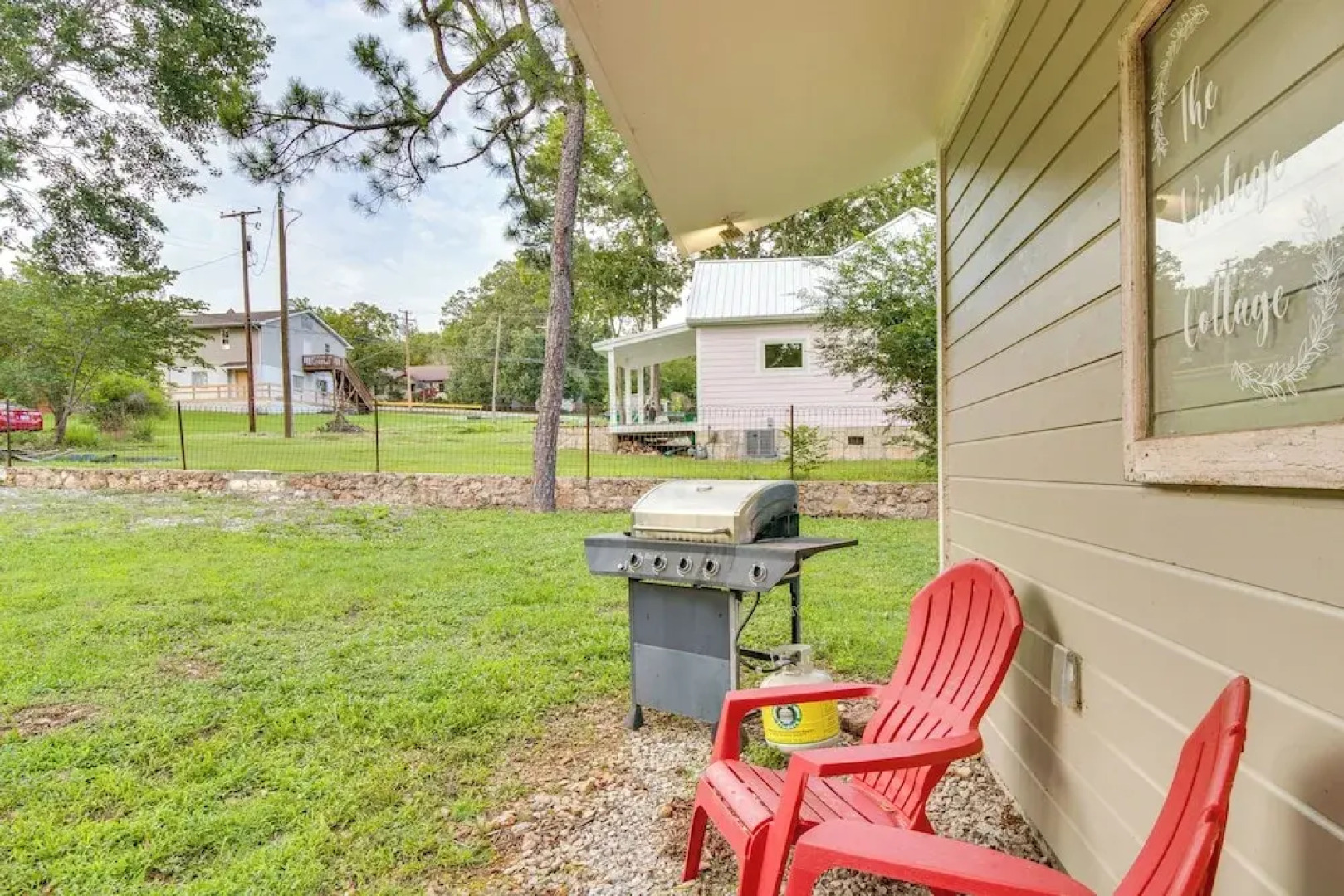 Updated Cotter Cottage: Walk to White River!