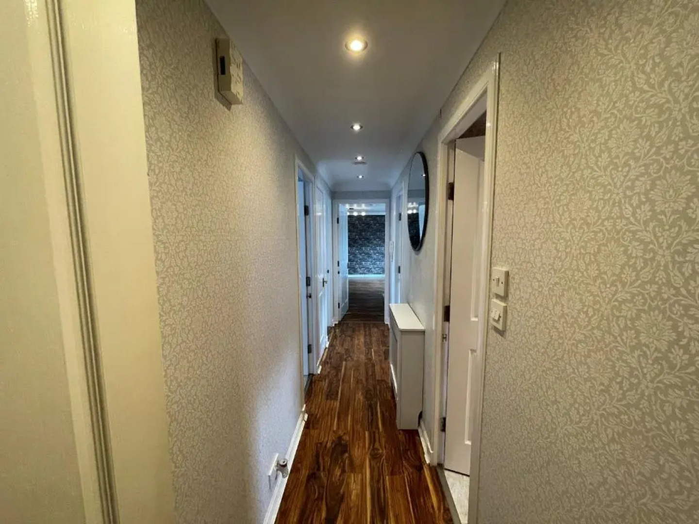 Beautiful 2-bed Apartment in Renfrew