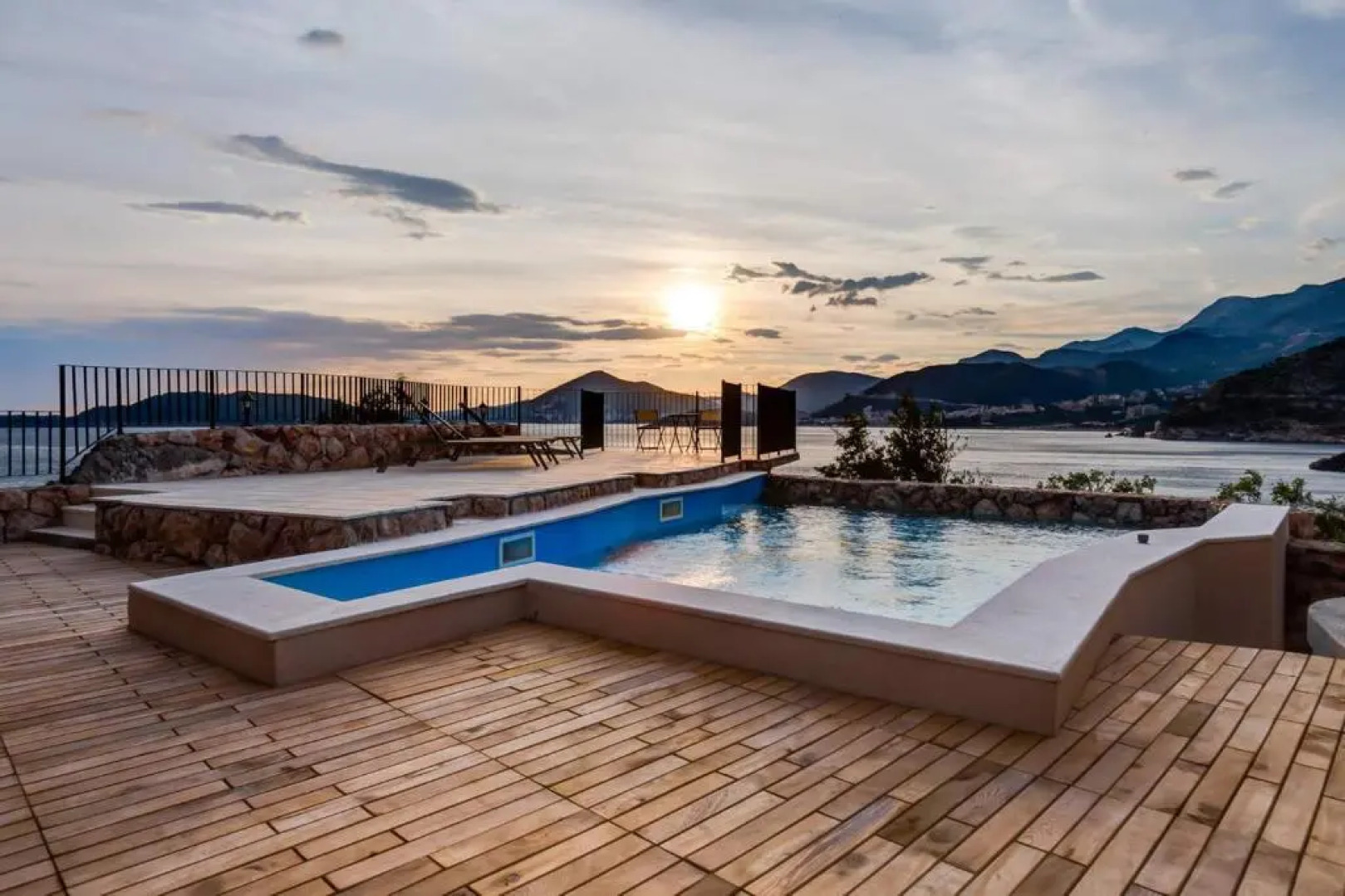 Blanche Cliff Apartments