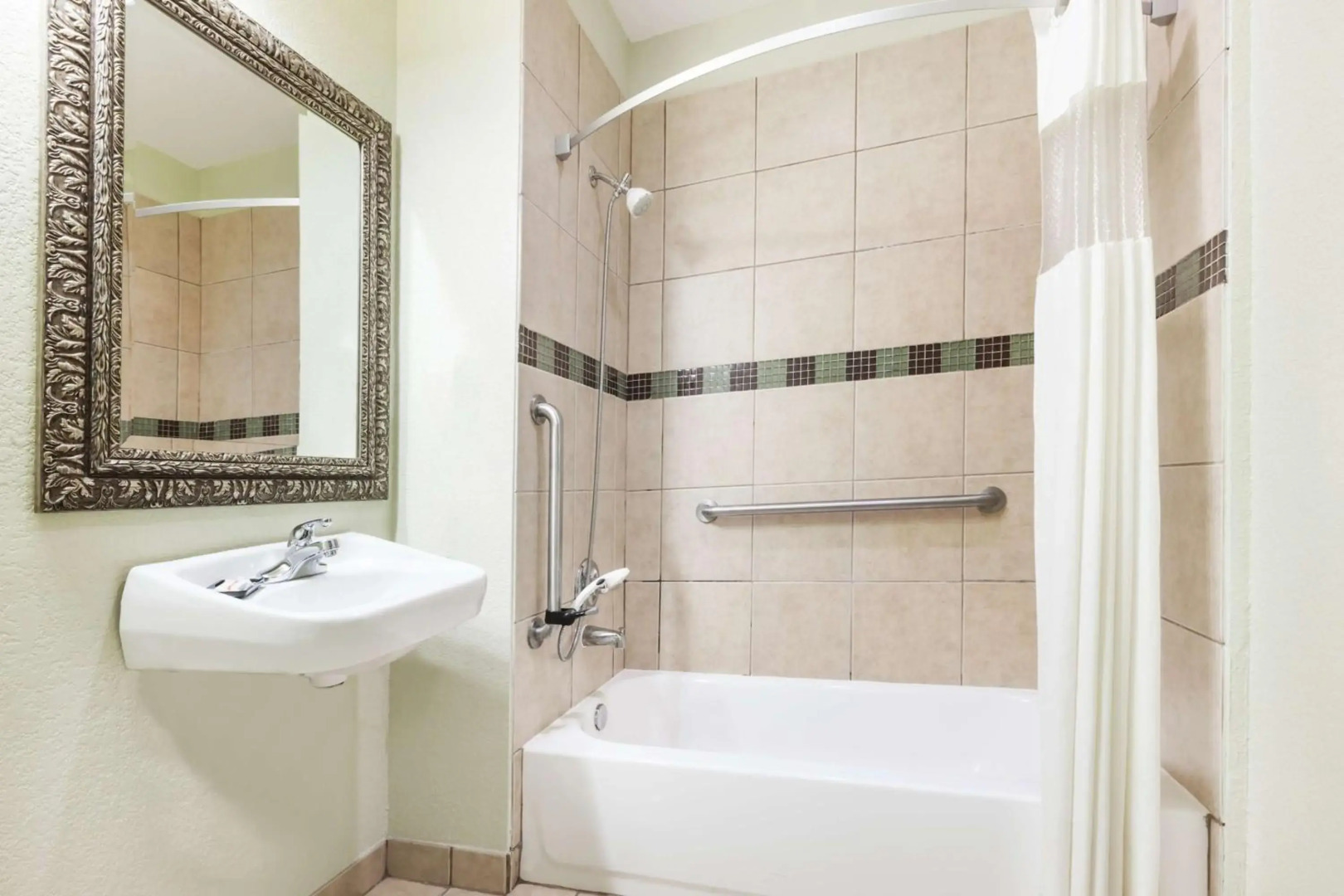 Grander Inn & Suites