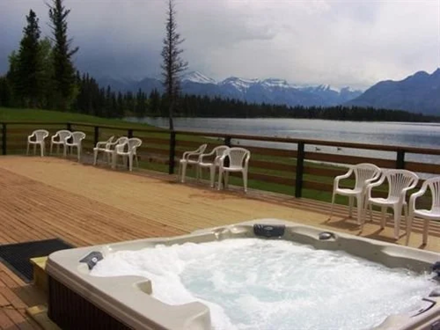 Nakoda Lakeside Lodge