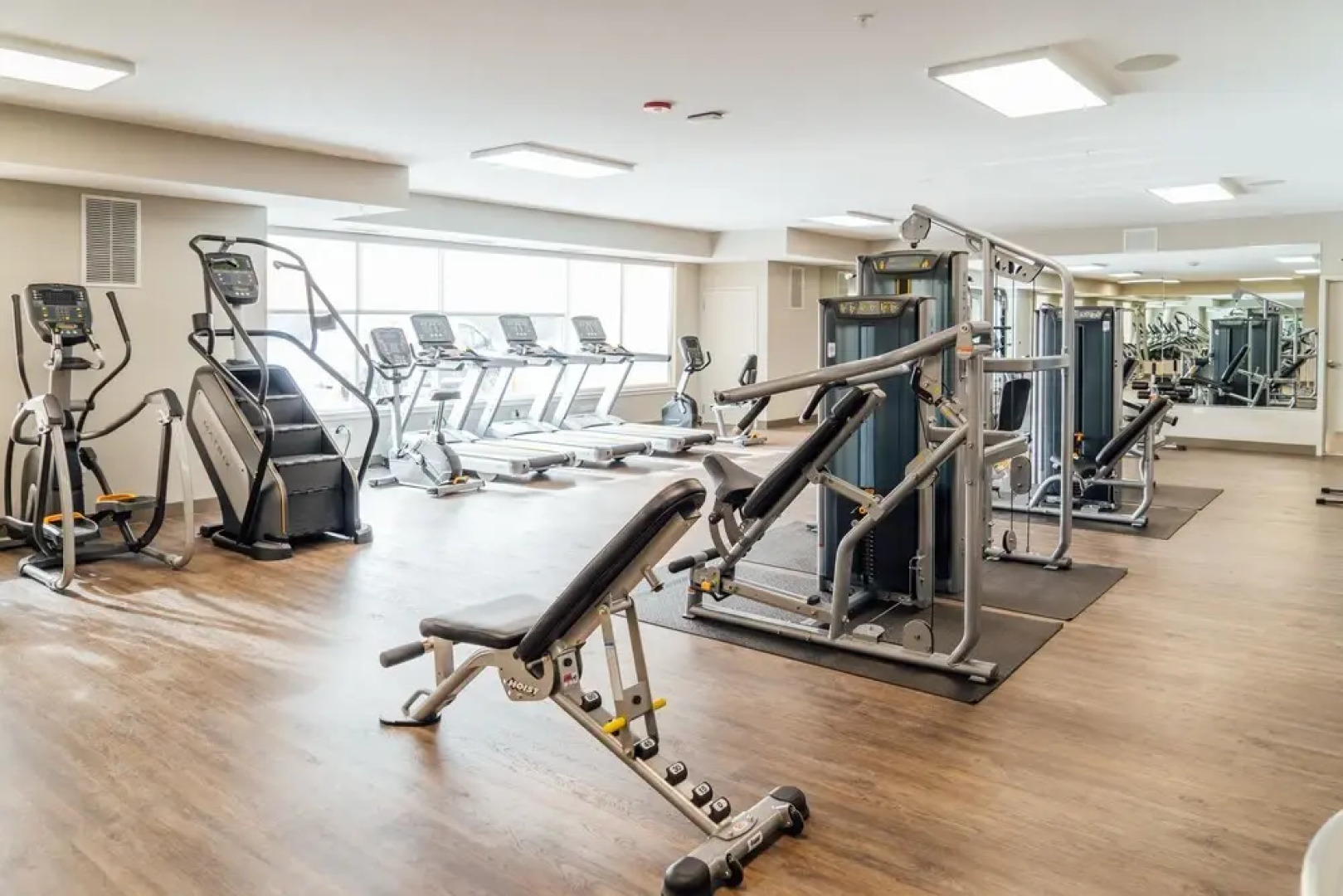 Bright Stylish 2BR Apt in Oak Brook