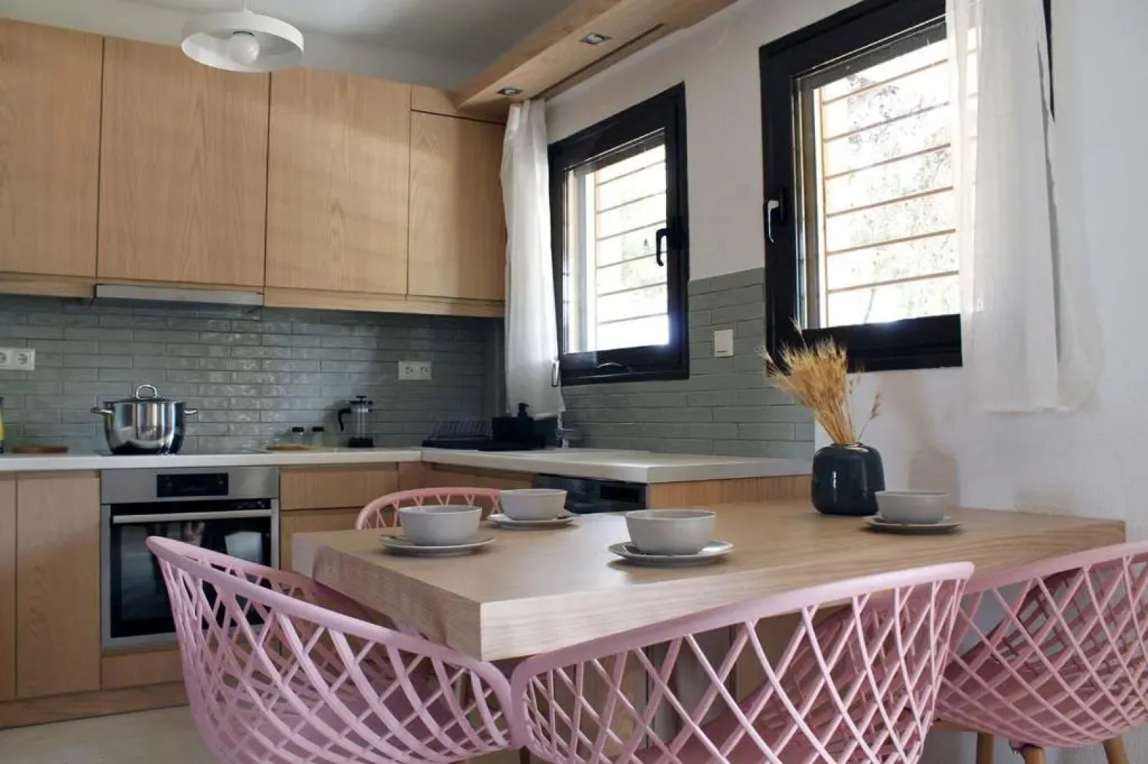 4 bedroom villa with pool and garden