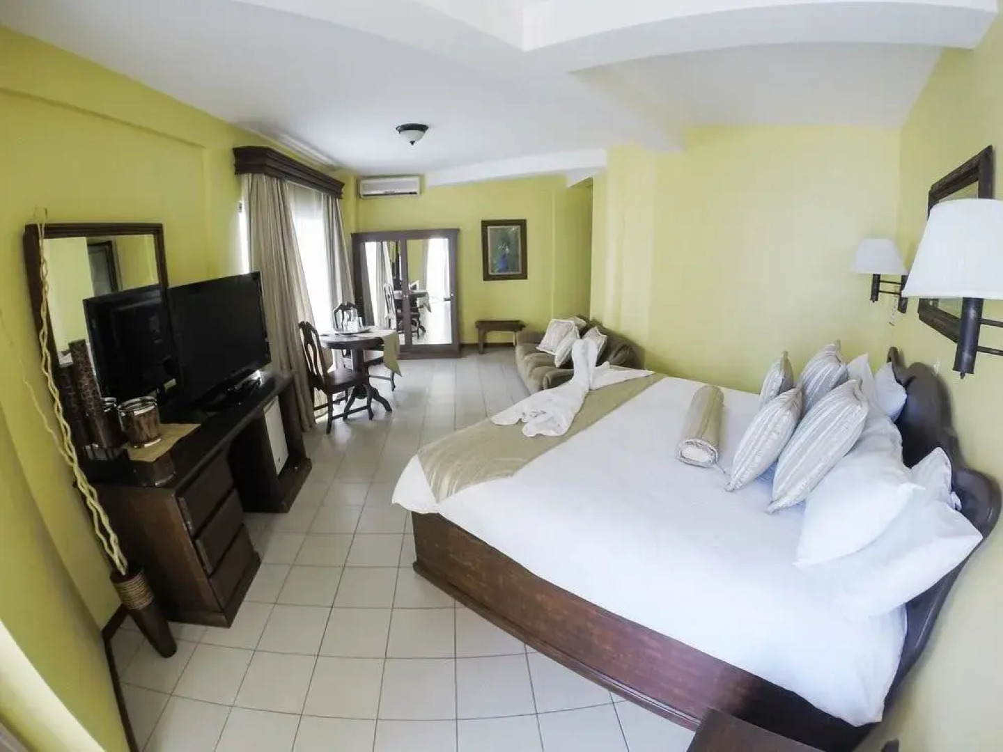 Lucky's Hotel y Casino