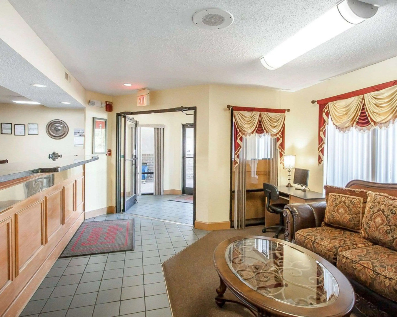 Econo Lodge Inn & Suites Murfreesboro Shopping District