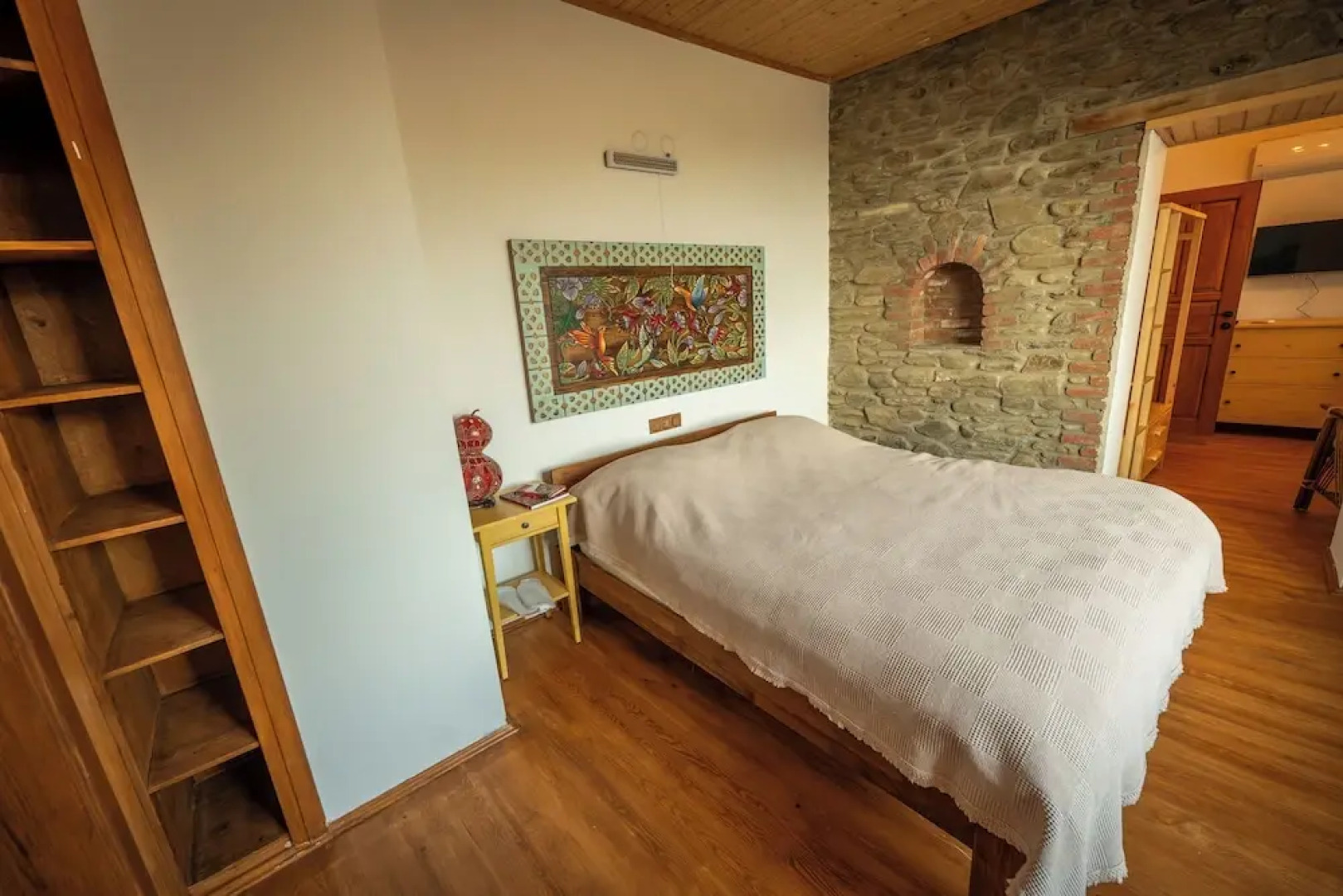 Flora Bi̇rgi̇ Taş Konak