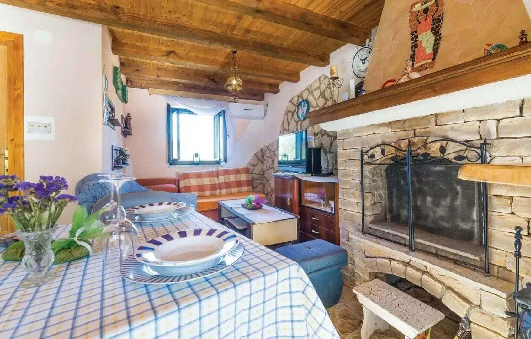 Beautiful Home in Drvenik Veliki With Wifi and 2 Bedrooms