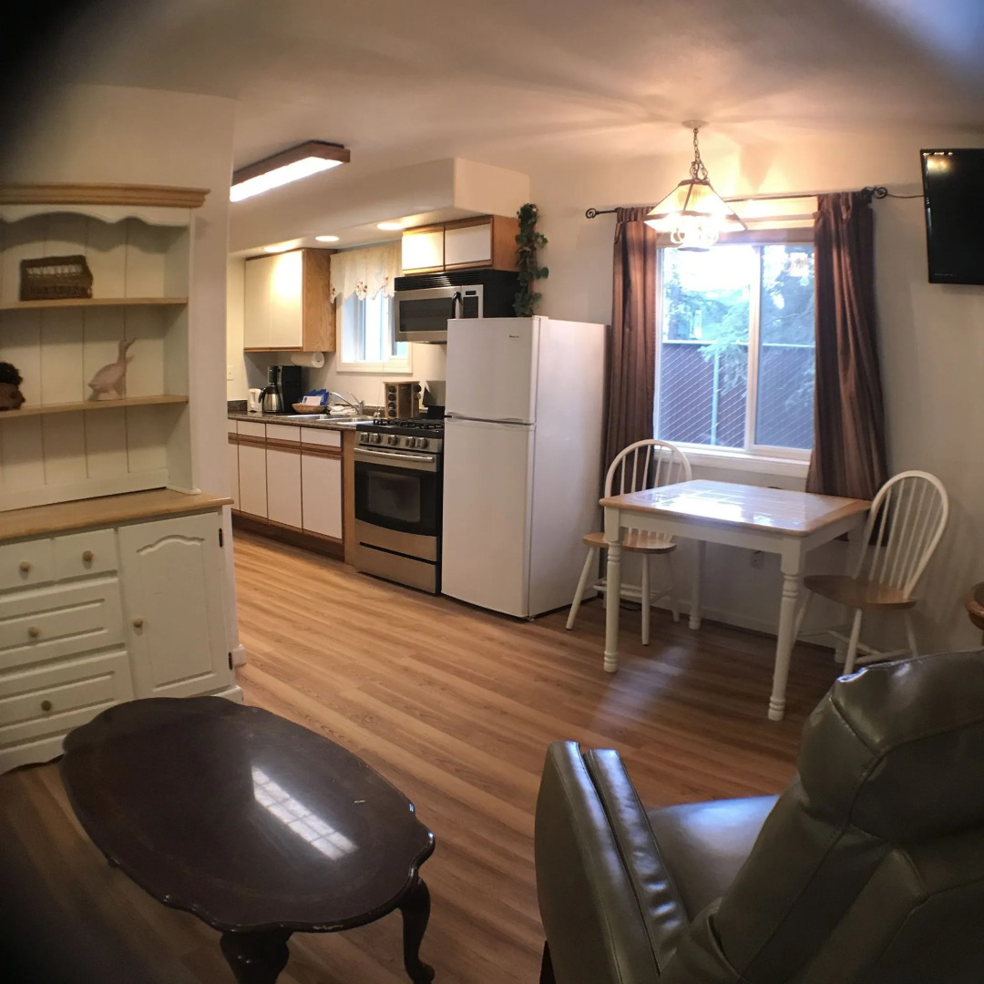 7 Gables Inn & Suites