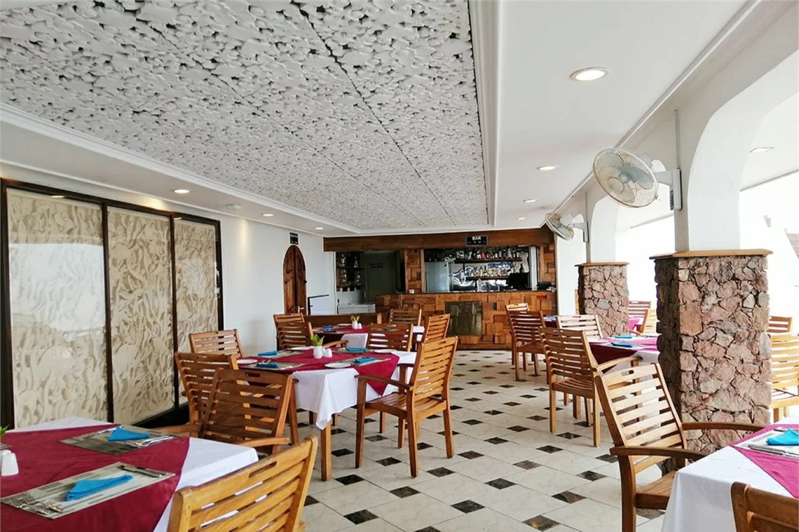 Le Relax Hotel and Restaurant
