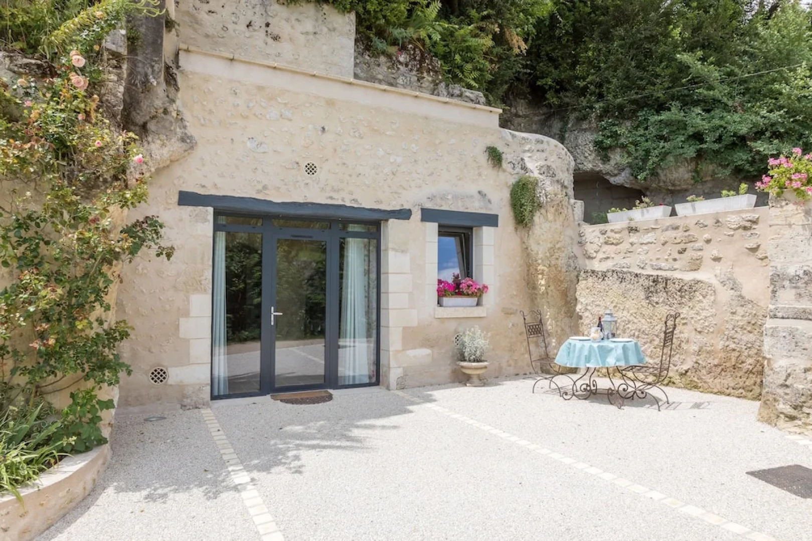 Gîtes troglodytes de la Rochère