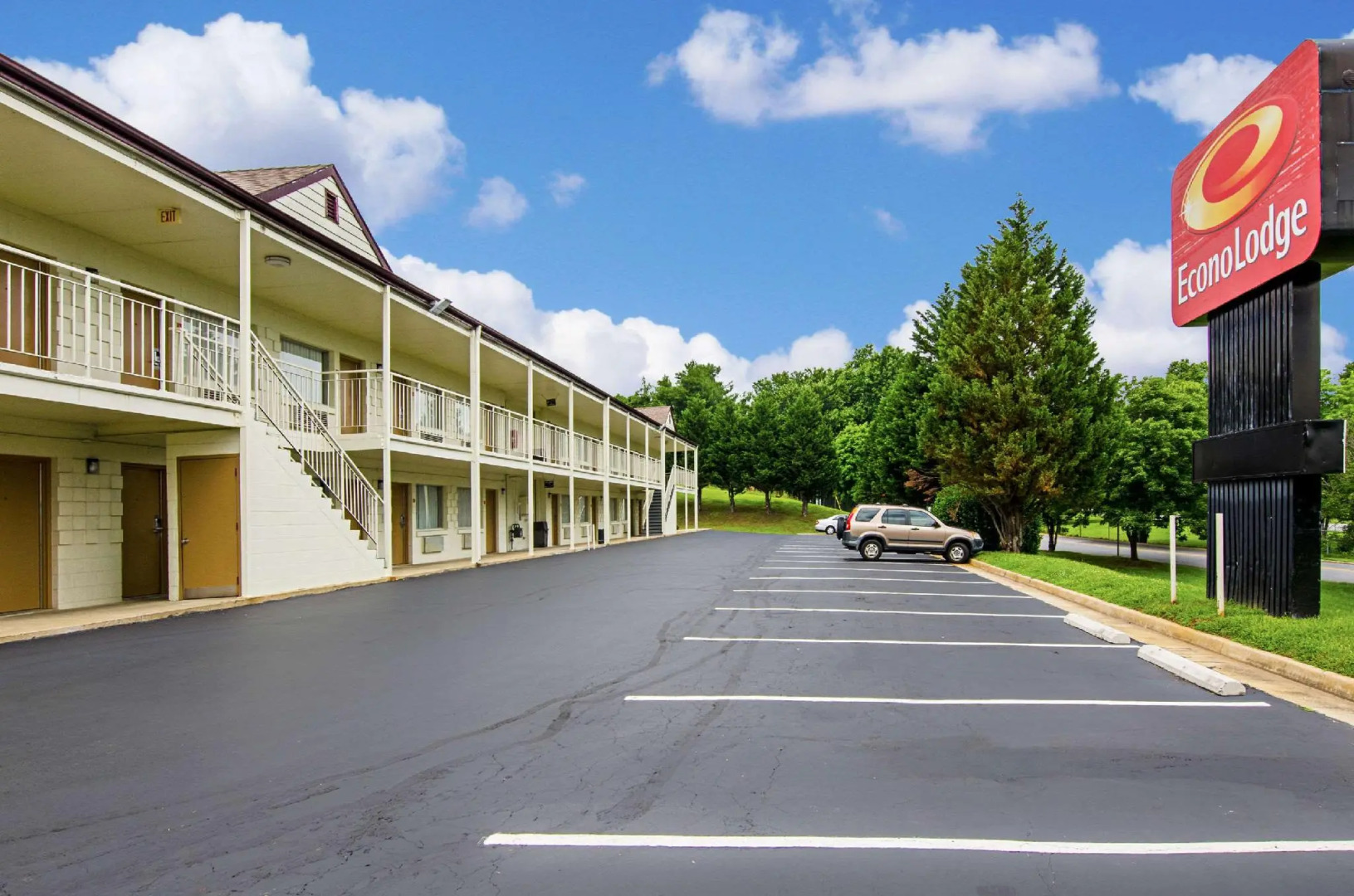 Brentwood Inn & Suites
