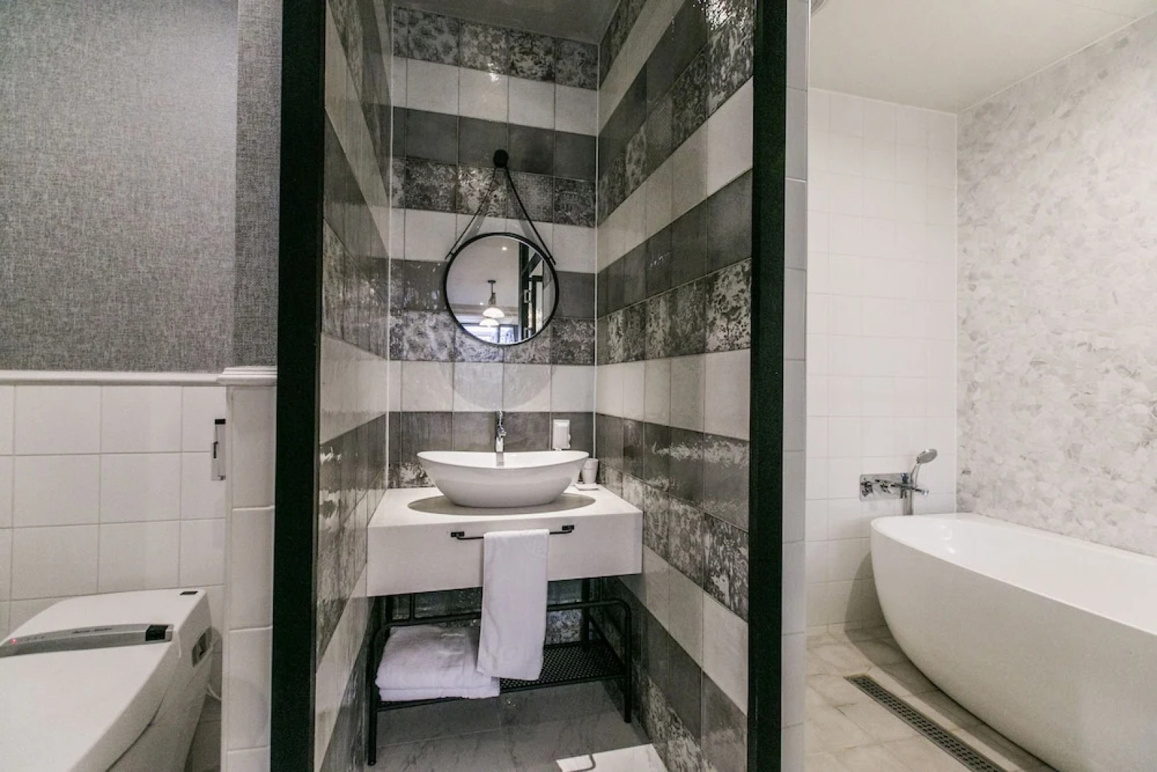 Hotel February Dong Seong Ro