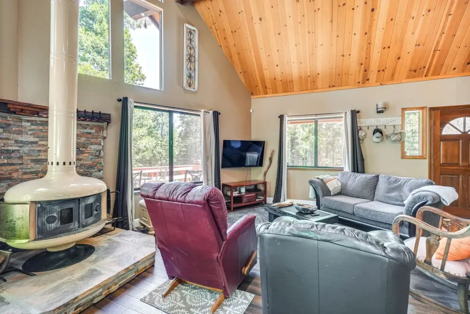 Cabin Getaway Near Big Trees Park: Game Room, Deck