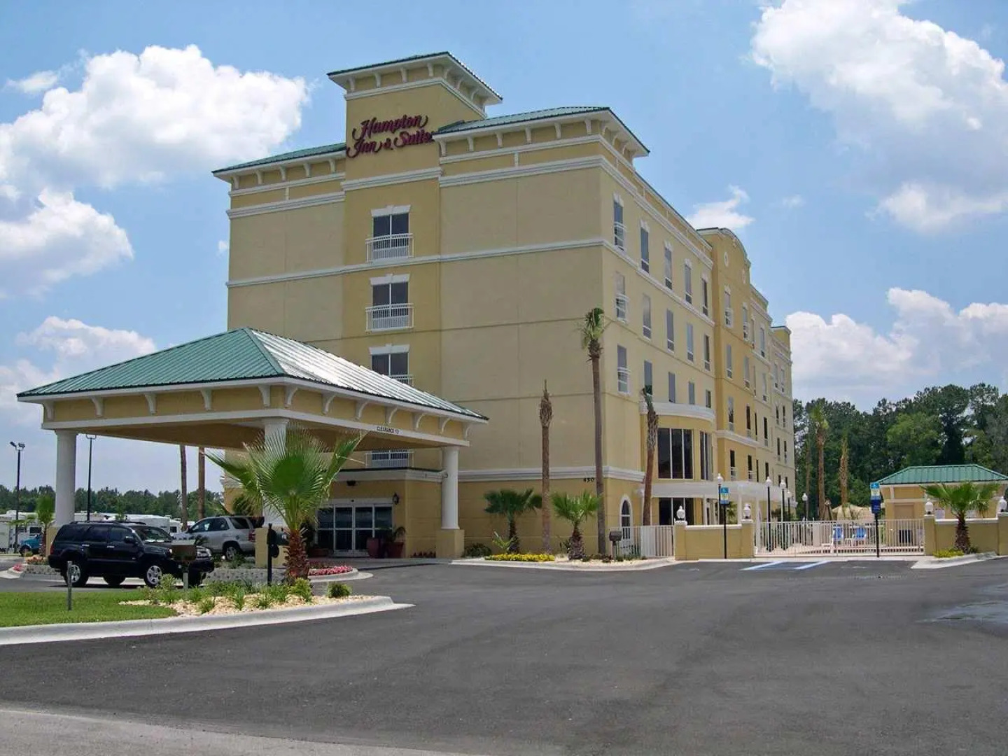 Отель Hampton Inn & Suites Lake City