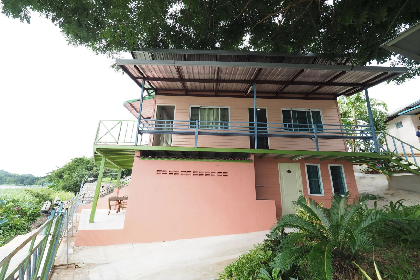 Golden Dragon Resort