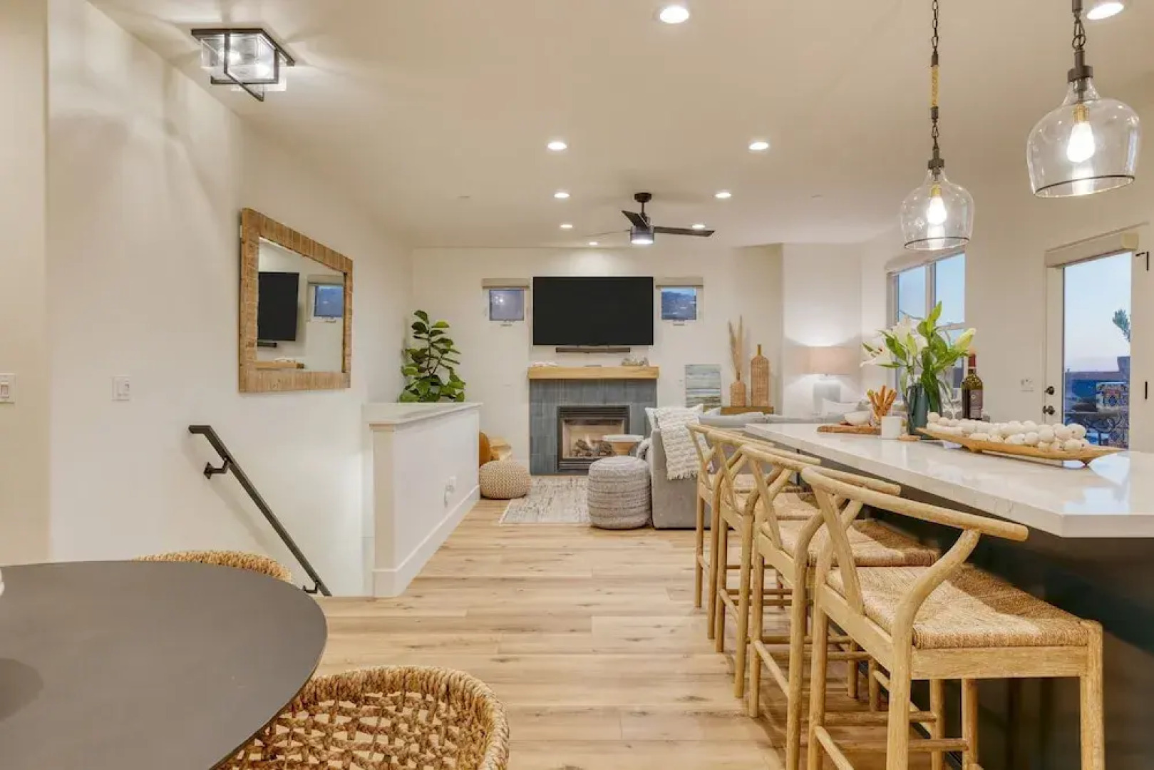 Sunset Serenity by Avantstay Rooftop w Hot Tub Fire Pit 3 Blocks to Beach