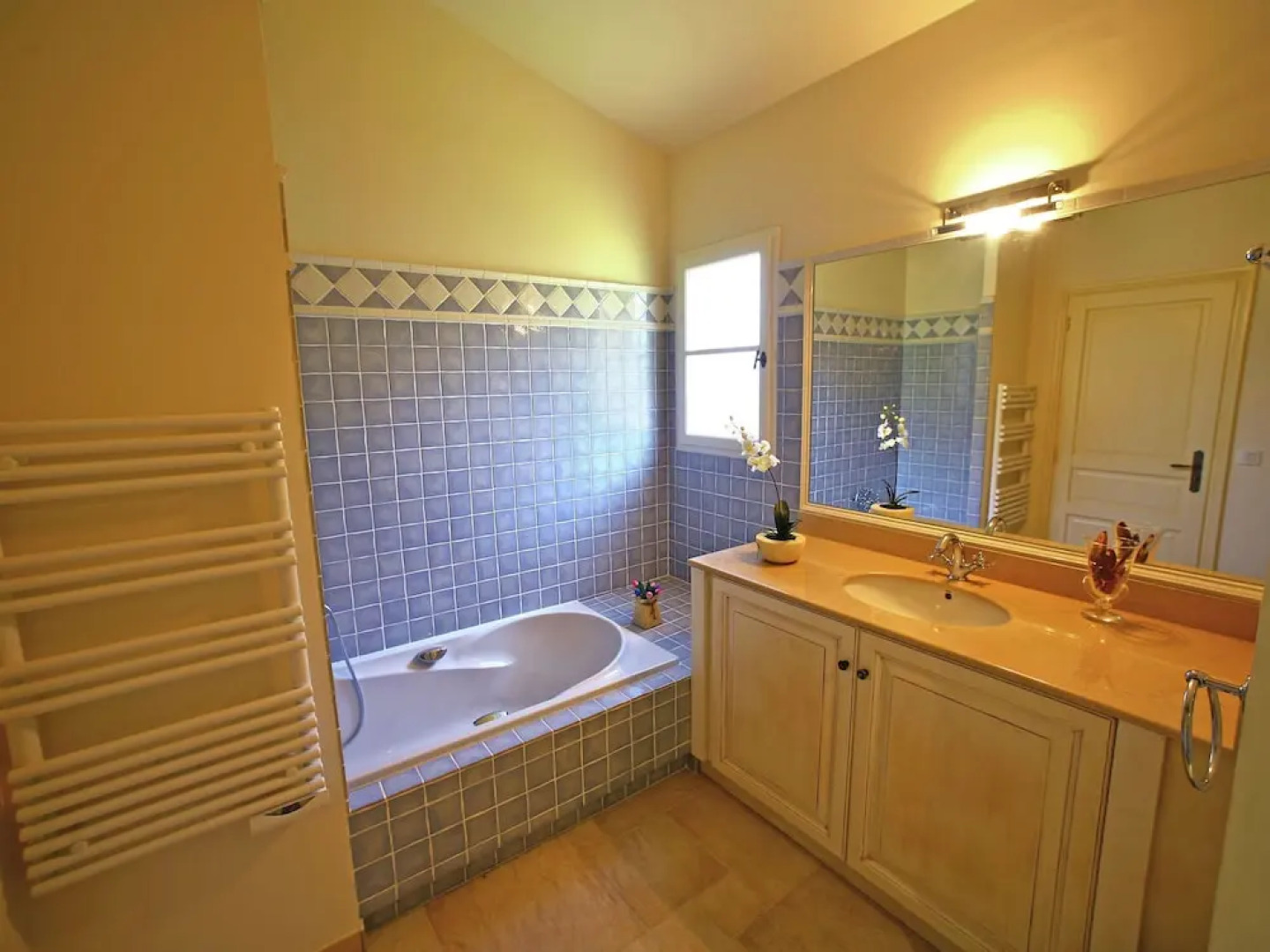 Provencal Holiday Home With Dishwasher not far From Fréjus