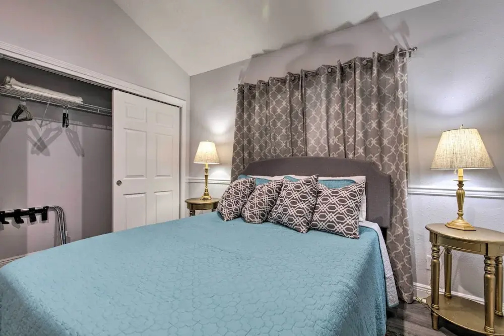 Downtown Ocean Springs Duplex w/ A/C 1 Mi to Beach