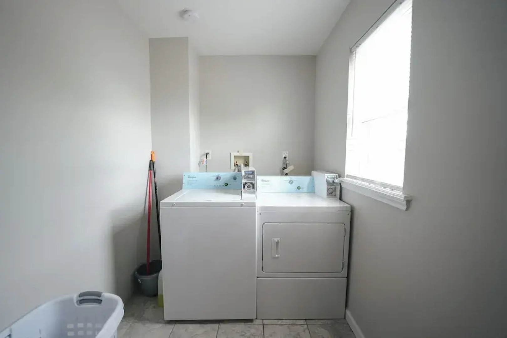 Newark Liberty Gem Brick House Apt 3