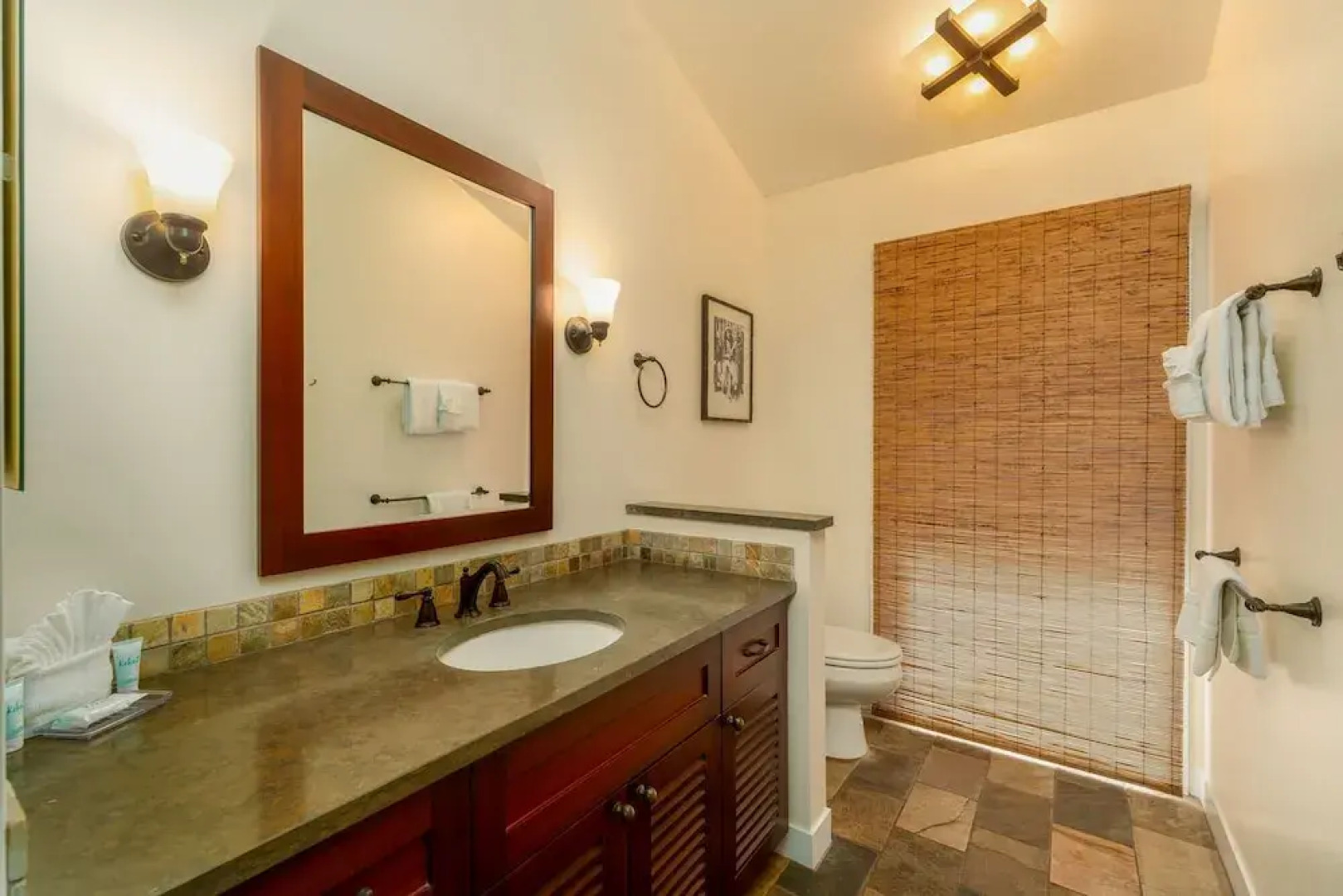 Aina Nalu 2bd/2ba 2 Bedroom Condo by Redawning