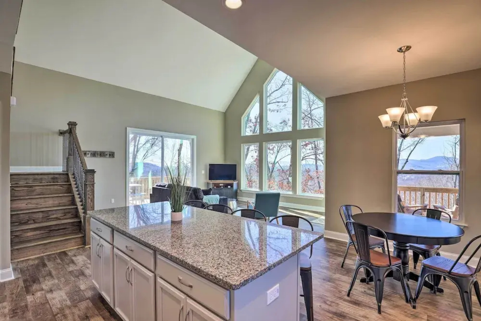 Charming Retreat w/ Mtn Views: Walkable Location!