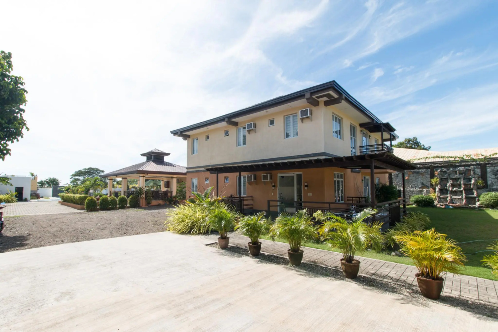 RedDoorz Plus @ Santa Catalina Metro Vigan