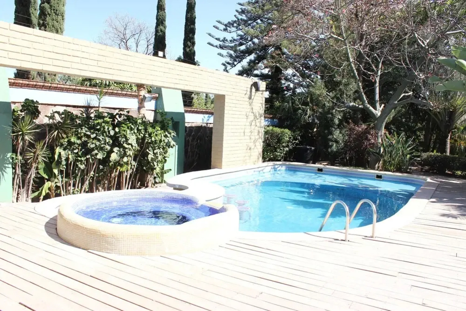 Beautiful House With Lake View