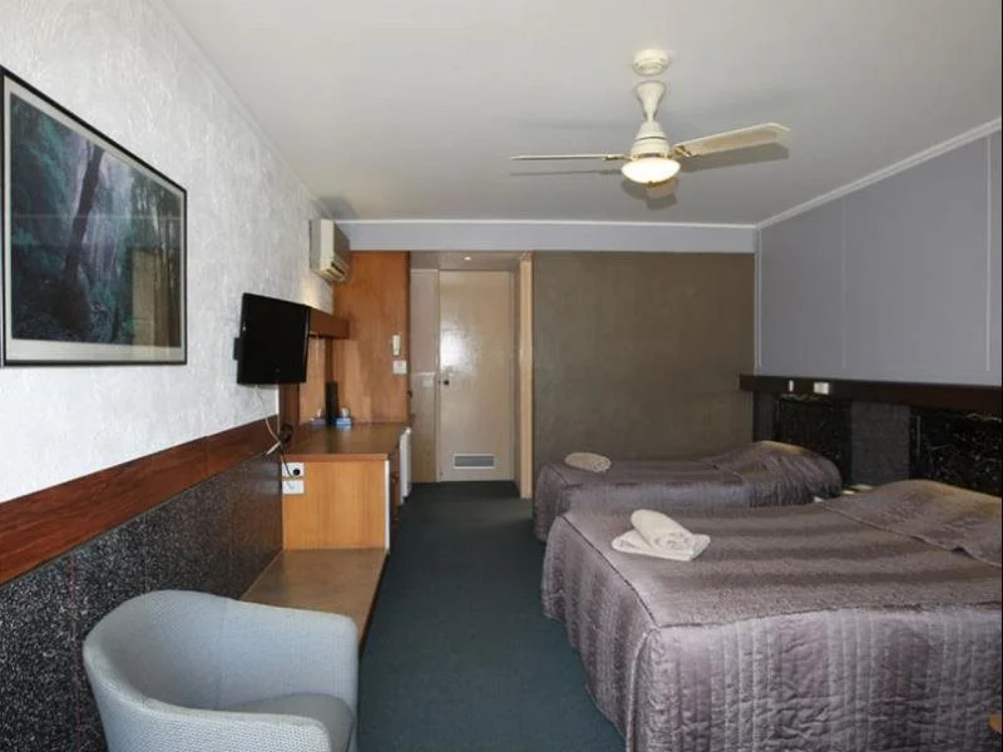 Golden Leaf Motor Inn