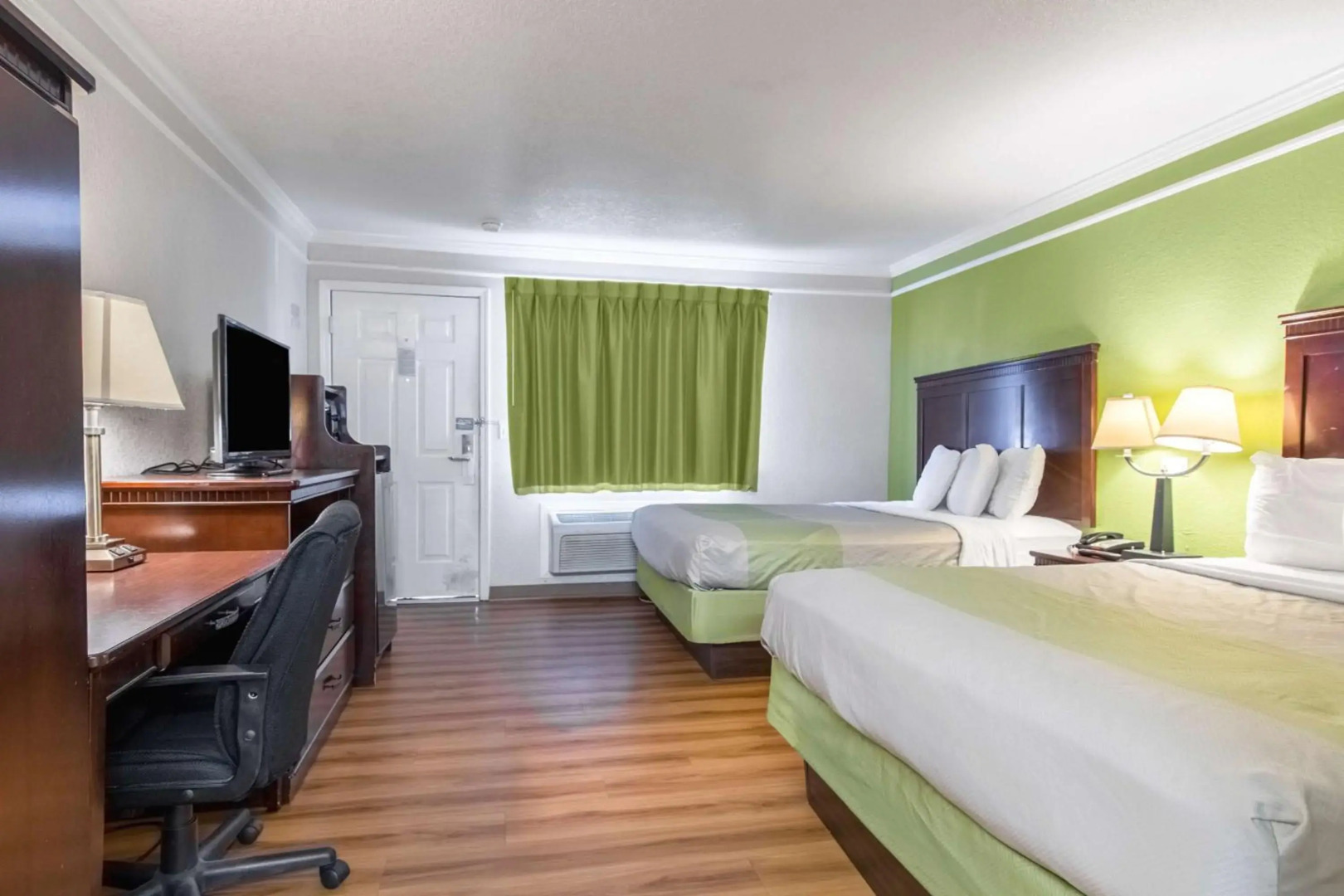 Motel 6 Kingsburg, CA