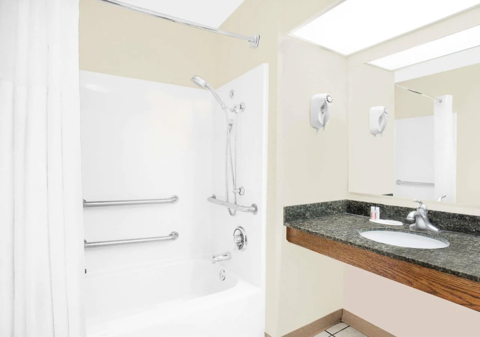 Baymont Inn & Suites - Roanoke Rapids