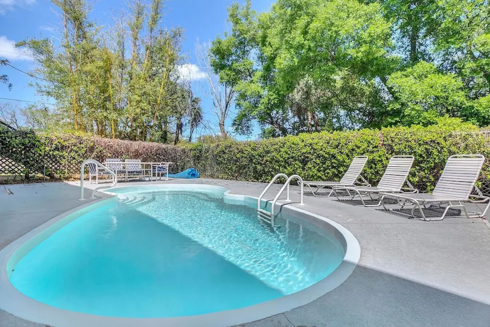 Sleeps 22 in Tarpon Springs - 2 Pools! by RedAwning