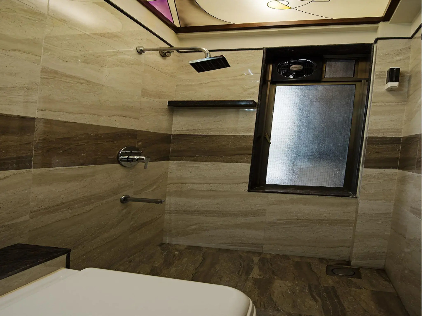 OYO 9721 Hotel SR Rooms