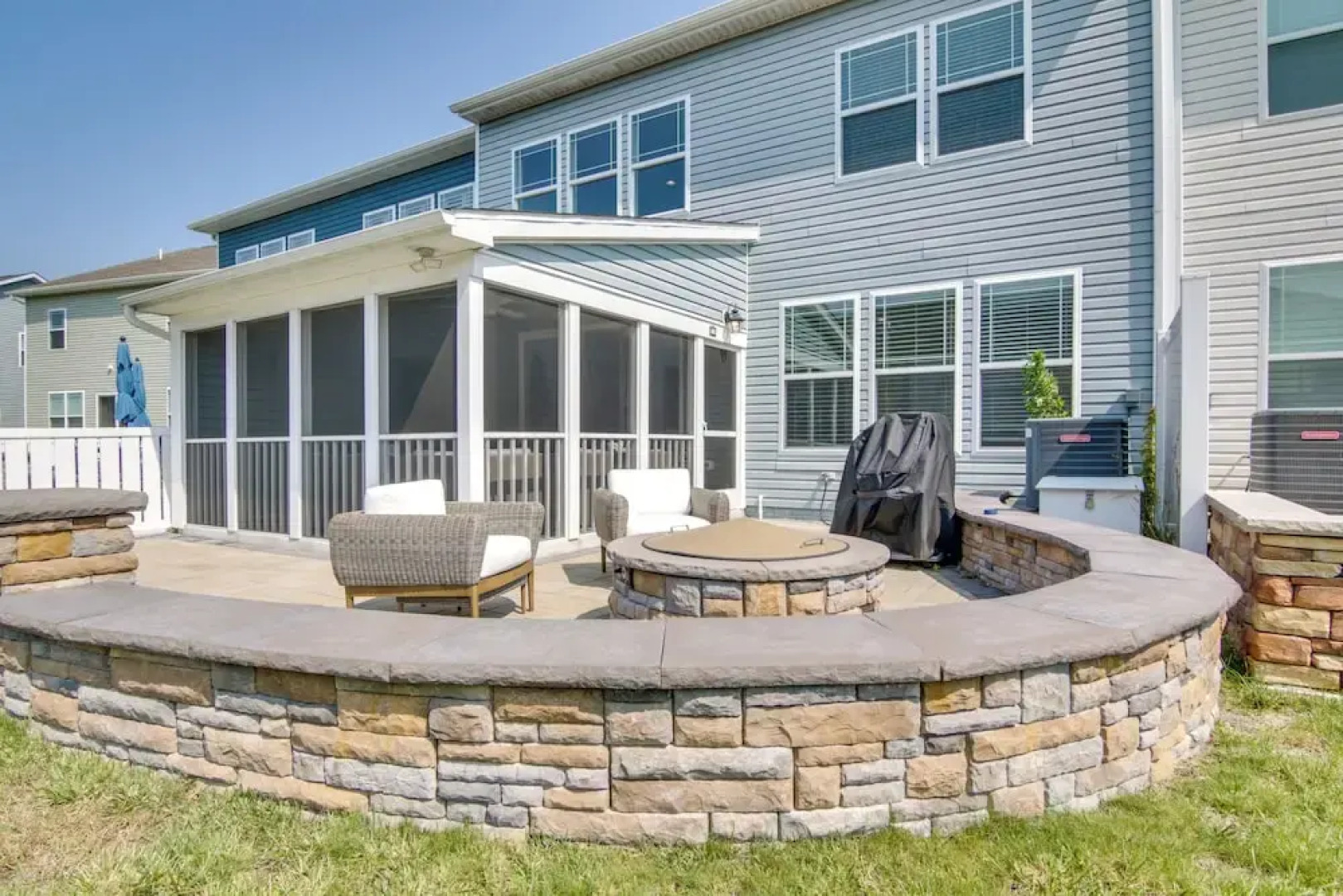 3 Mi to Bethany Beach: Townhome w/ Fire Pit