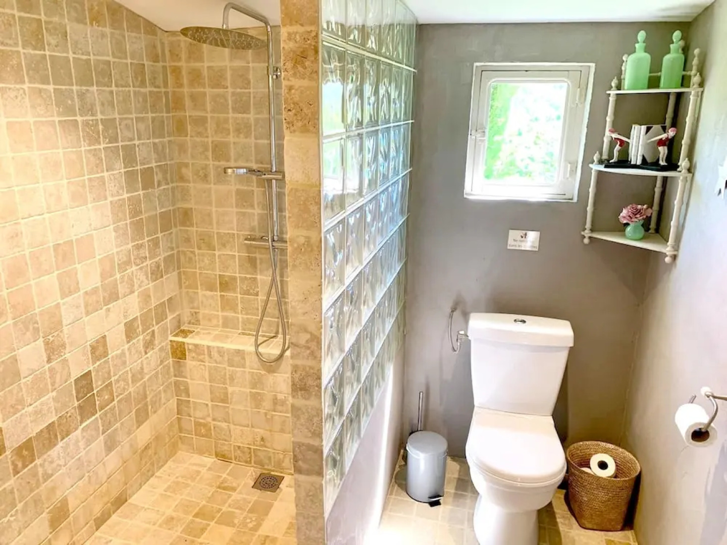 House With 3 Bedrooms in Roussillon, With Wonderful Mountain View, Shared Pool, Enclosed Garden