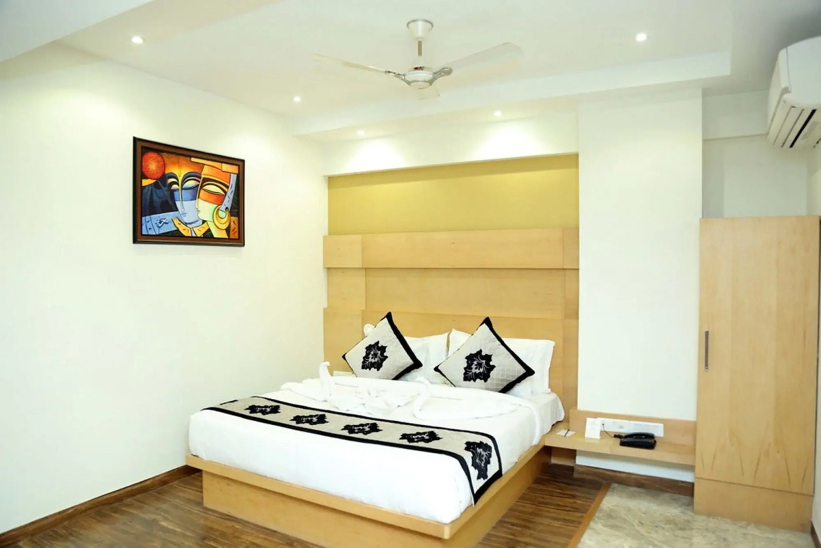 Hotel The Royal Bharti