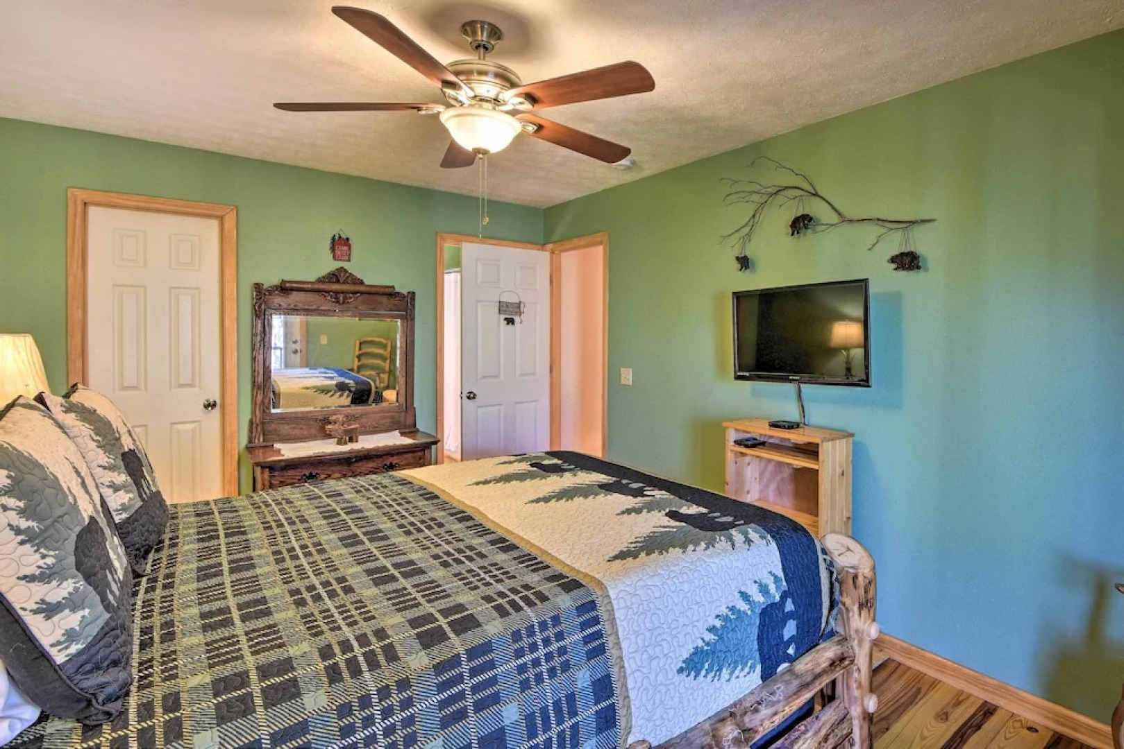 Family-friendly Cabin ~ 1 Mile to Hike & Swim!