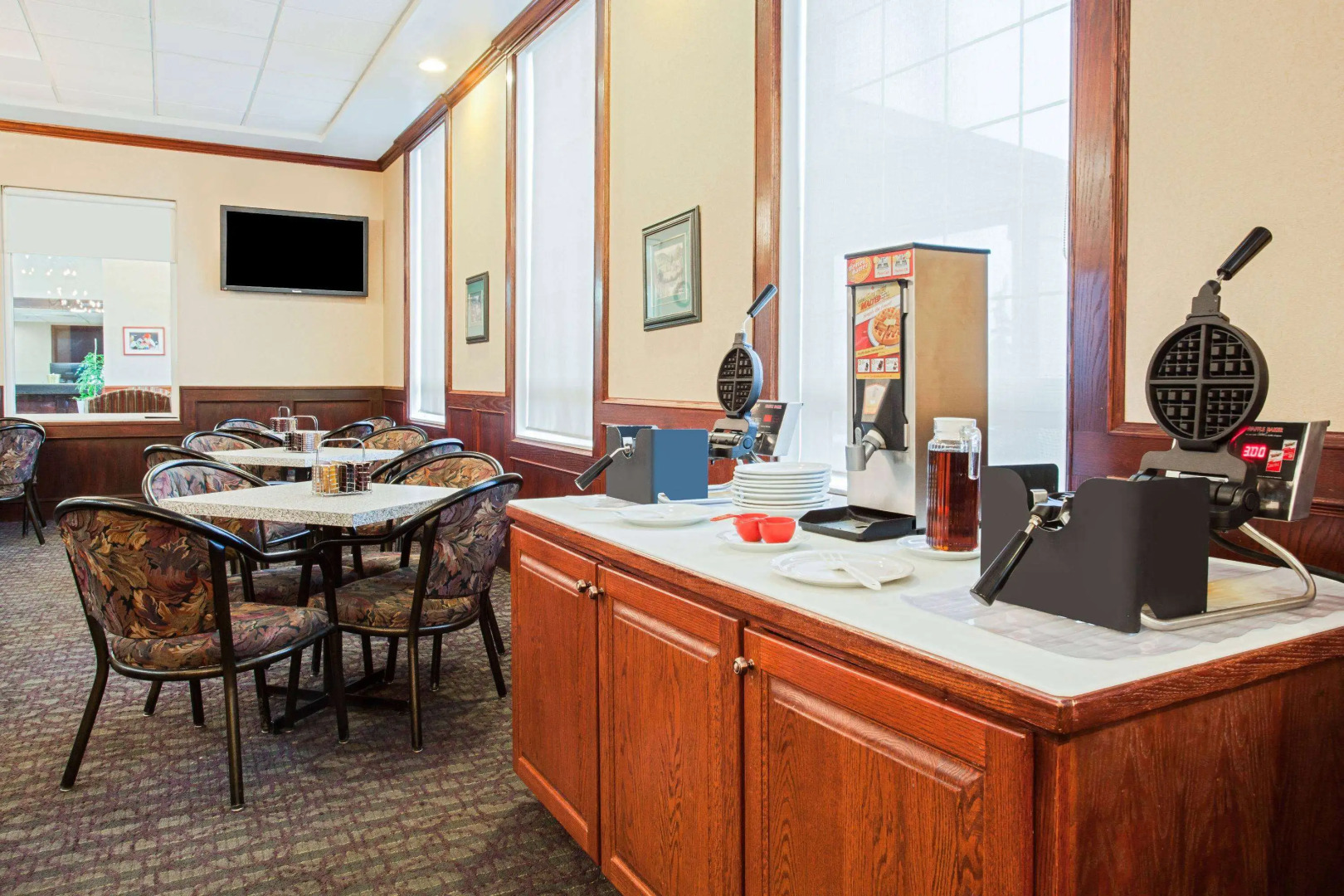 Ramada by Wyndham Red Deer Hotel and Suites