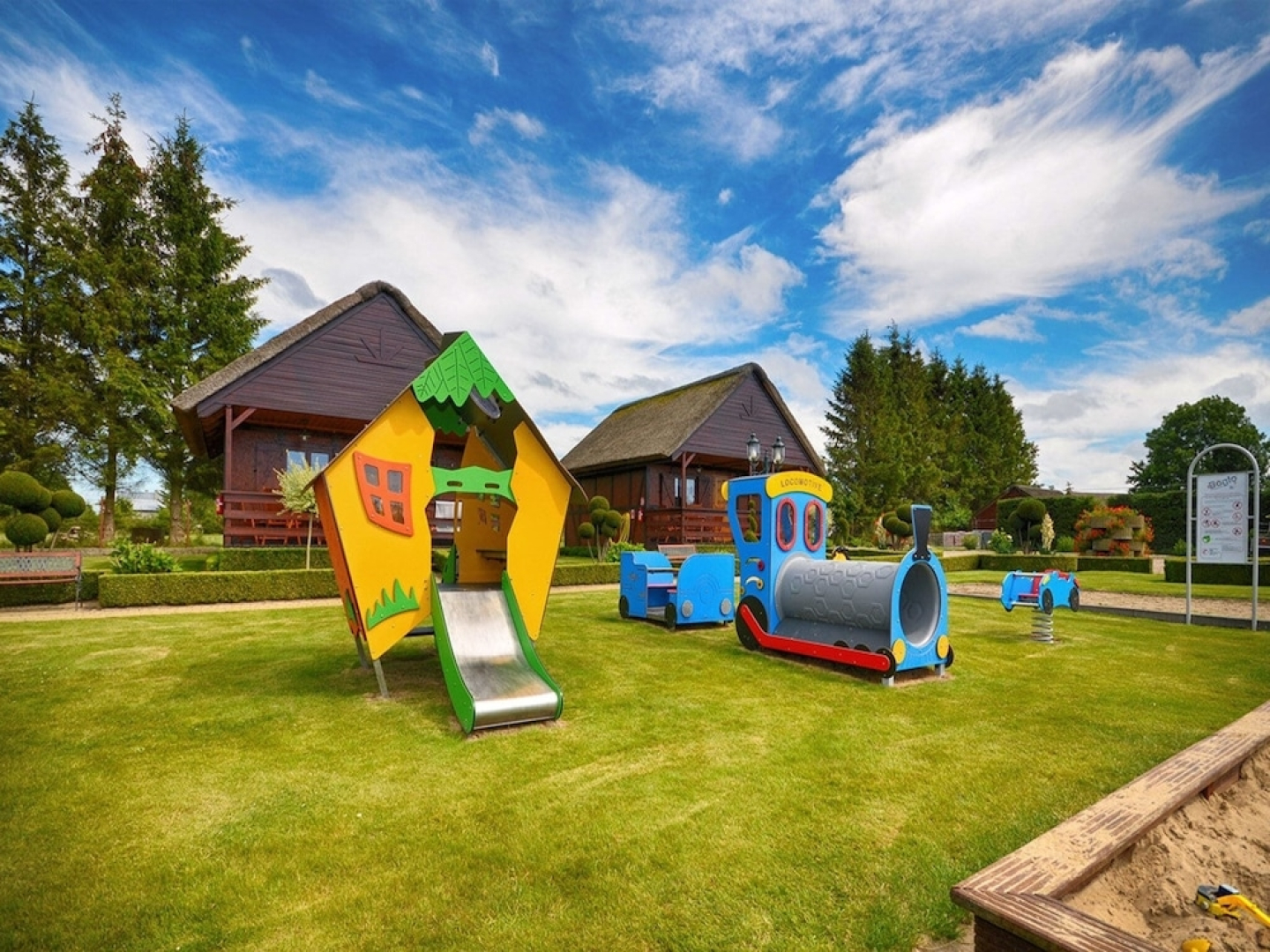 Cozy Cottage in Domaslawice With Swimming Pool