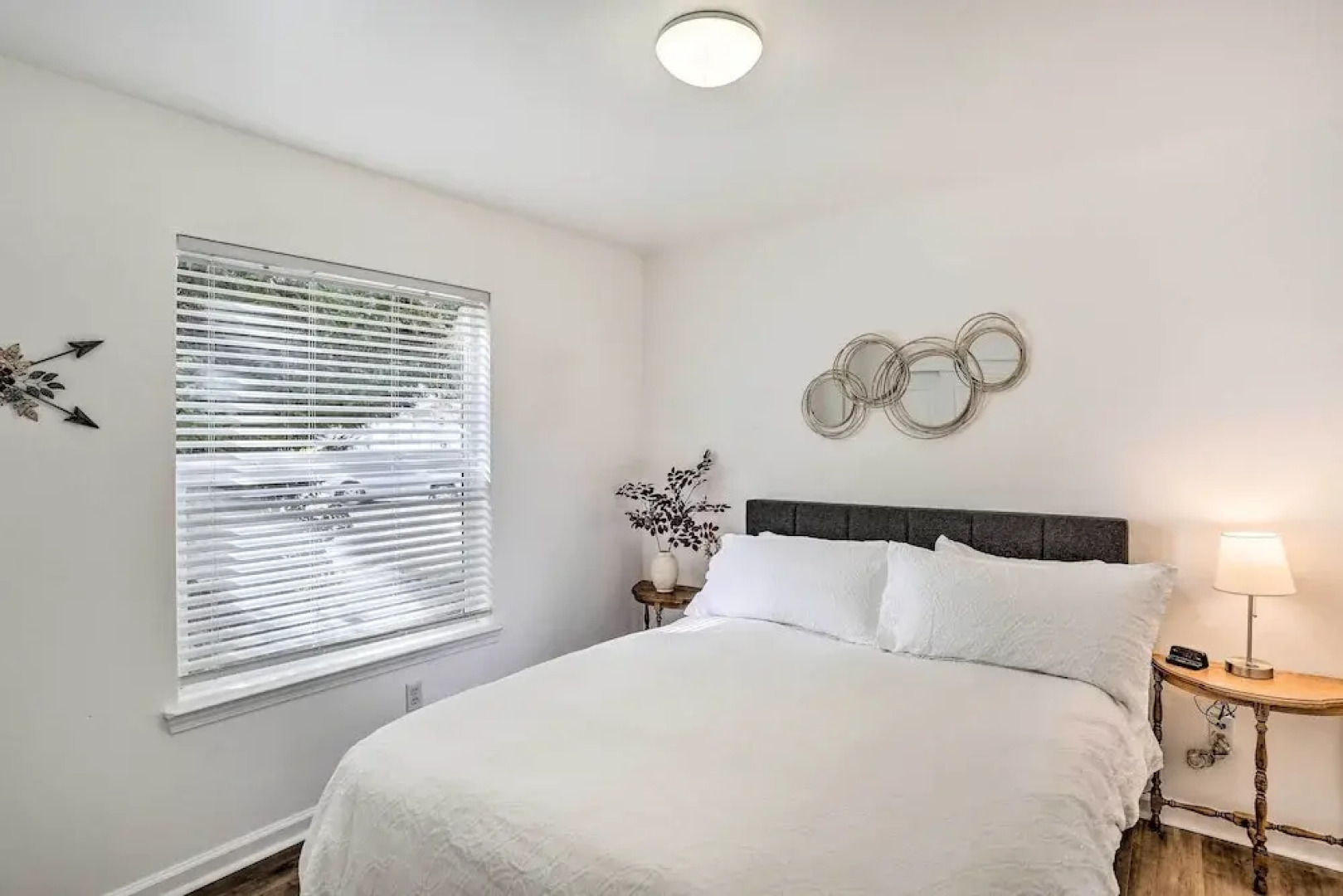 Mount Shasta Escape w/ Balcony ~ Walk to Dtwn