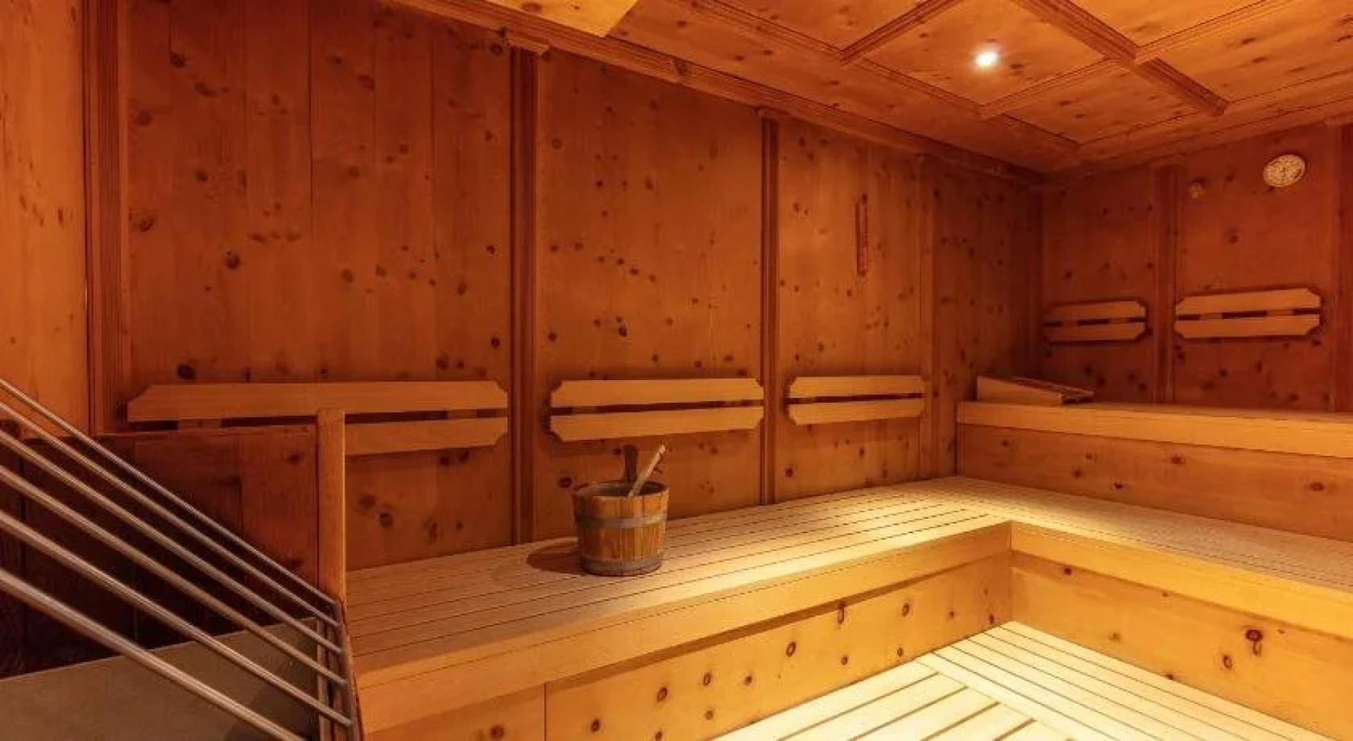 Bellaval Hotel & Restaurant