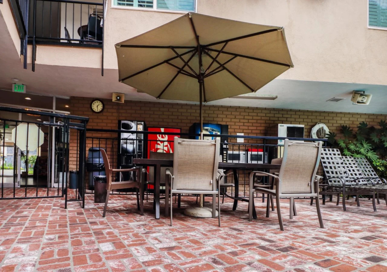 Dunes Inn - Wilshire