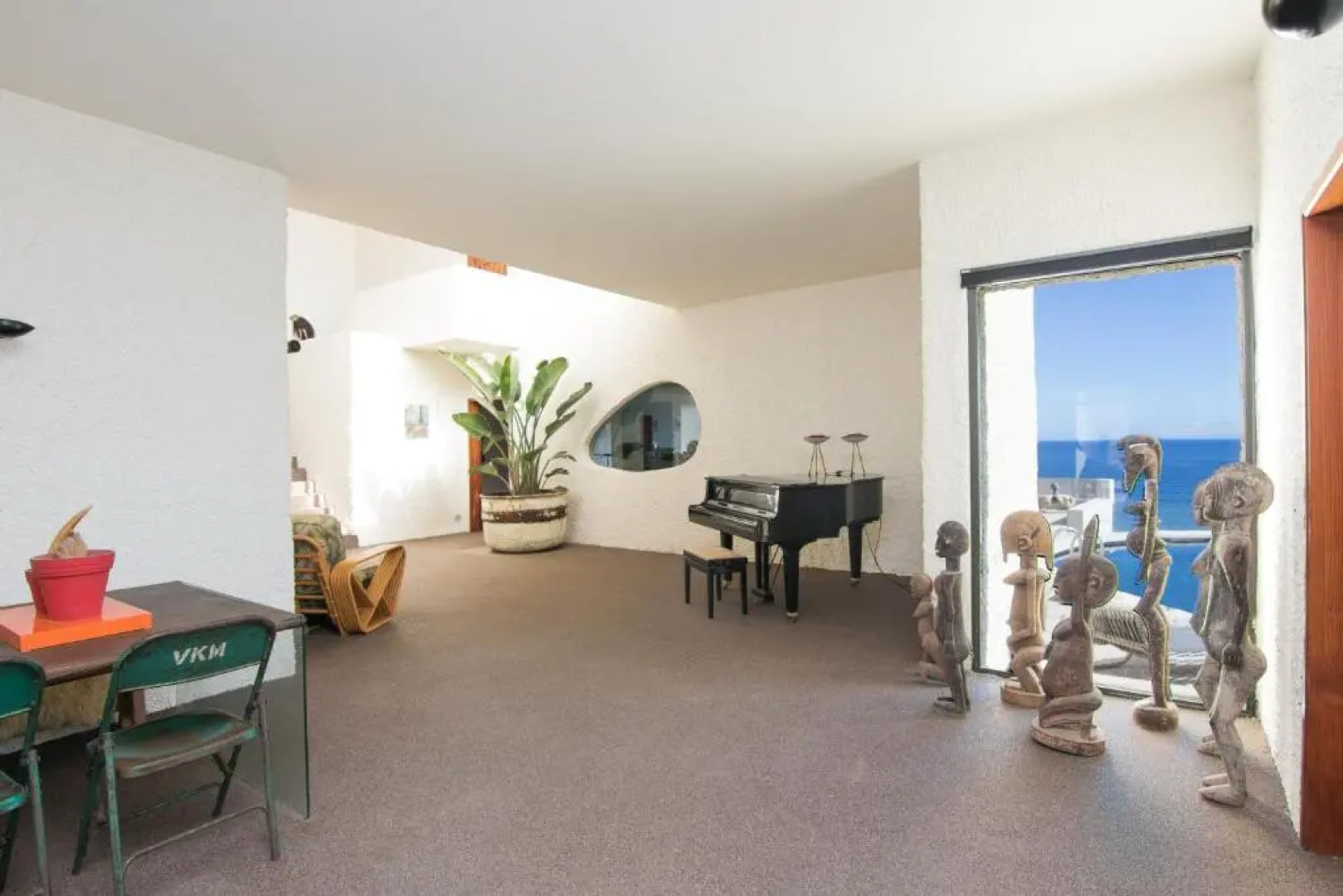 Exclusive Design Villa : 1080 m2, oceanfront, 2 swimming pools.