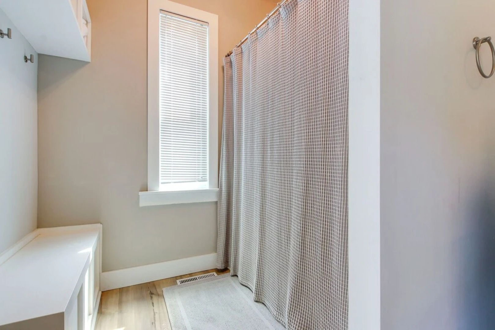 3 Mi to Road America: Spacious Elkhart Lake Home!