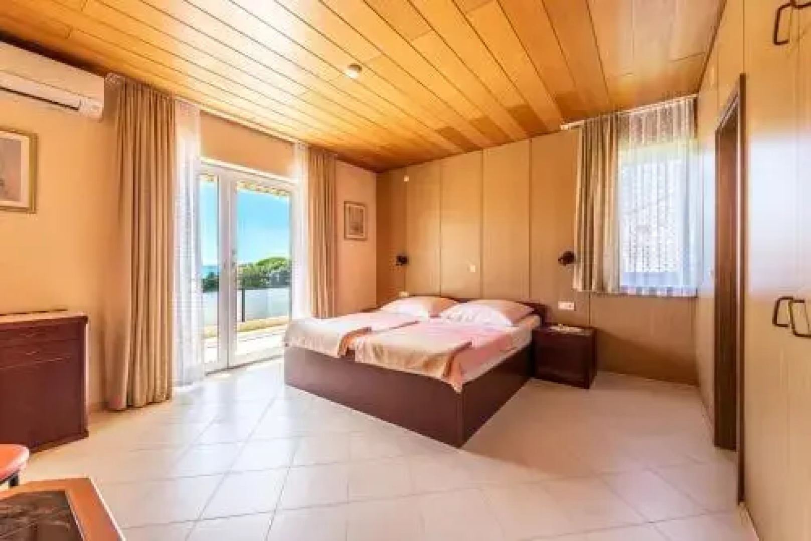 Apartments Villa Maelise